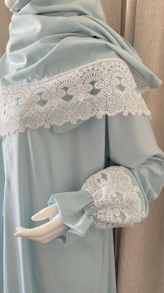 طقم صلاة بلباس بطرحة