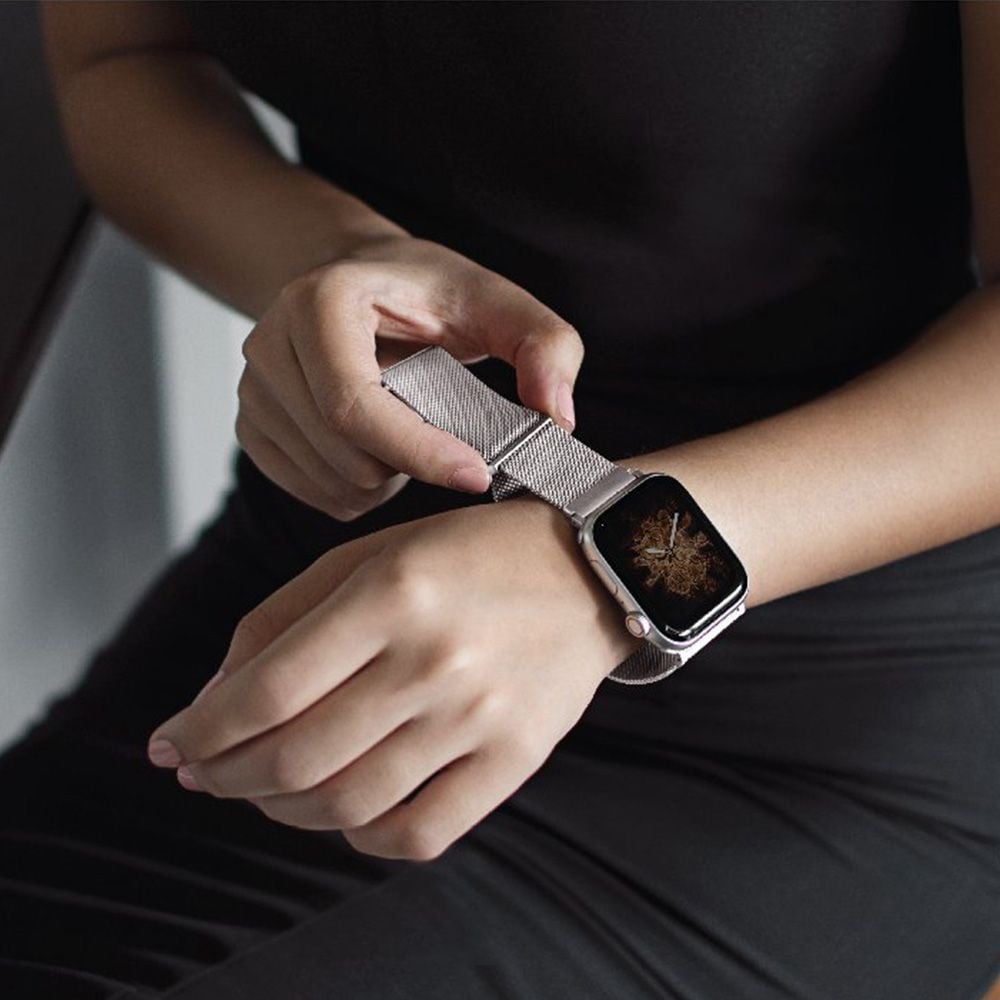 Apple watch титан. Смарт часы m26 Pro черный. Ремешок Uniq Dante Strap Steel. Apple watch se 40mm. Uniq для Apple watch 41/40/38 mm ремешок Dante Strap Mesh Steel Silver.