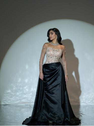 فستان سهرة ملكي بتصميم أوف شولدر أسود وبيج
