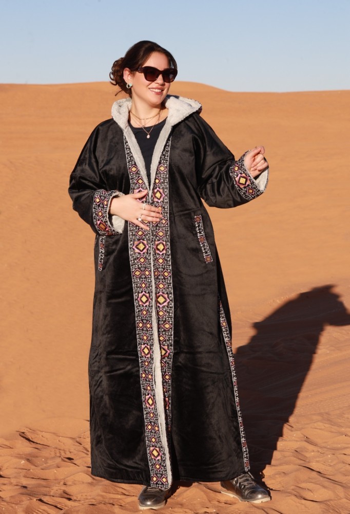 ٣