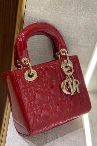 DIOR