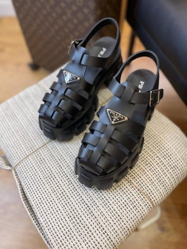 PRADA حذاء برادا
