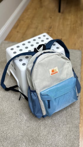 Korean model backpack