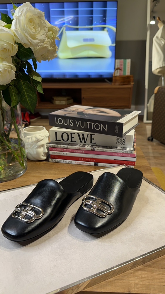 Original Louis Vuitton Men Luxury Sneakers Available in Surulere - Shoes,  Kunleski Luxuries