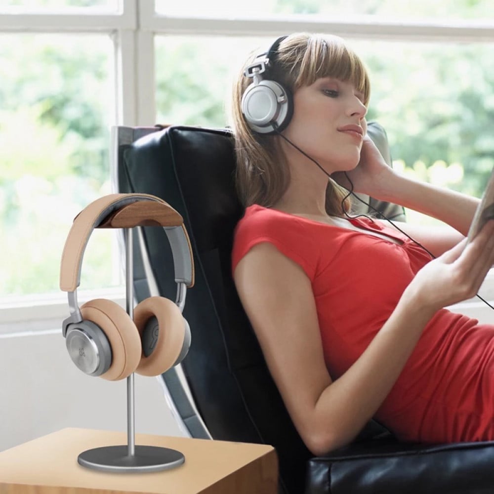 استاند خشب بقاعده حديد انيق للسماعه