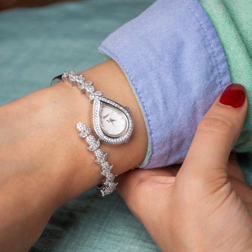 ساعة فخمة مناسبه للإهداء