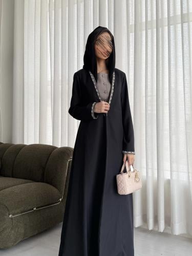 عبايه سوداء