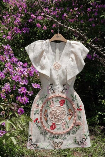 فستان ابيض قصير  بتطريز