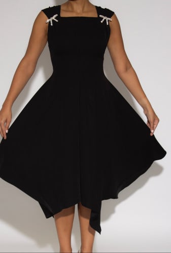 فستان اسود ناعم