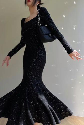 فستان لامع طويل متوفر بعدة الوان