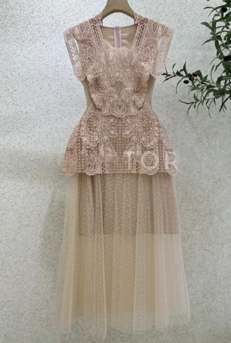 فستان دانتيل متوفر بعدة الوان