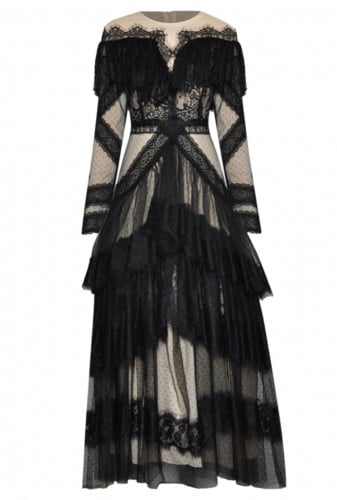 فستان اسود طويل بتداخلات دانتيل