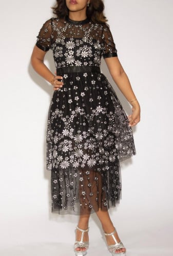 فستان اسود بطباعة ازهار