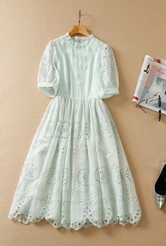 فستان باللون نعناعي قصير