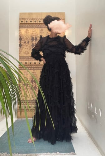 فستان اسود طويل