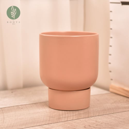 حوض نباتات بقاعدة وفتحة تصريف