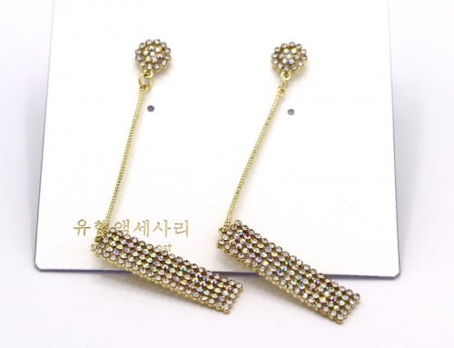 أقراط أذن مرصعة بالكريستال على شكل مستطيل