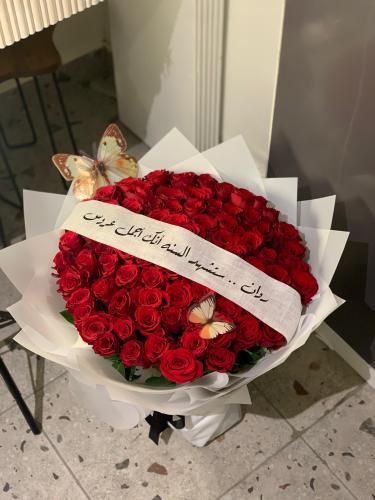 باقه ورد فاخرة لعروسه السنة