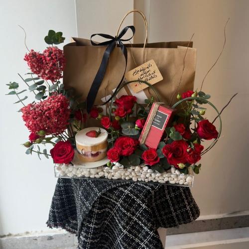 تنسيق هدية رجالية حذاء اديداس + عطر كارتير باشا