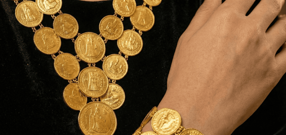 طقم جنيهات ذهب