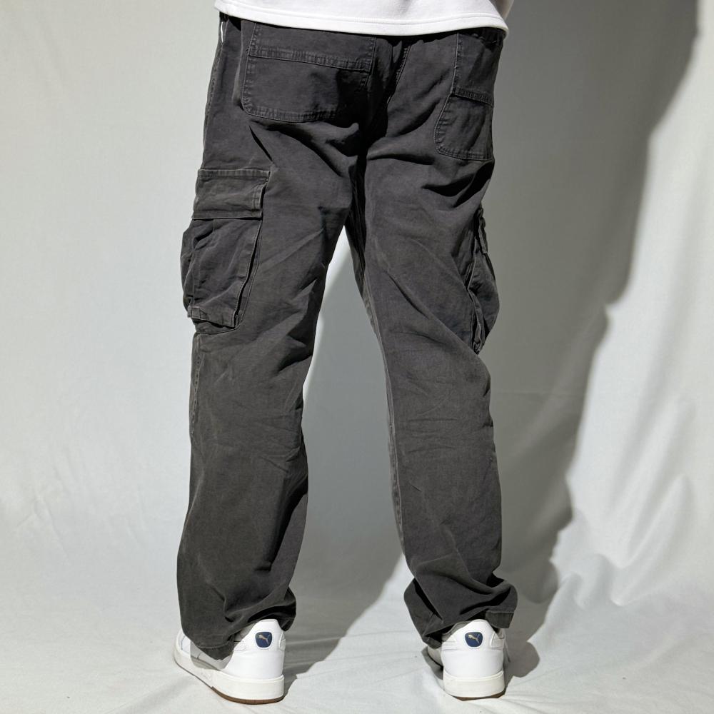 بنطلون أوفر سايز بتصميم عصري مريح