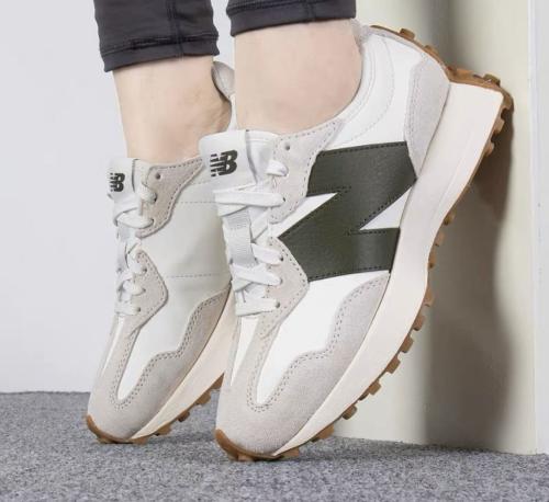New Balance 327