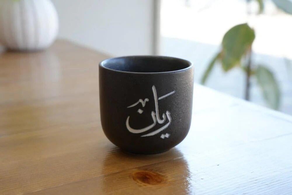 أكواب القهوة: أنواعها وتأثيرها على الطعم والمزاج