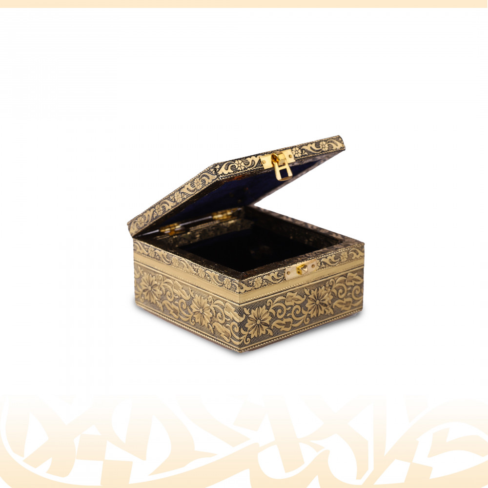 علبه هندية منقوشه مقاس اوقيه(ذهبي)