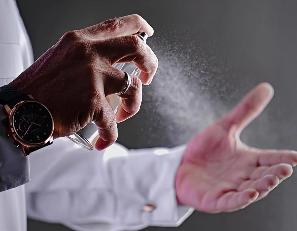 عطور رجالية قوية في السعودية تدوم طويلًا وتمنحك هيبة