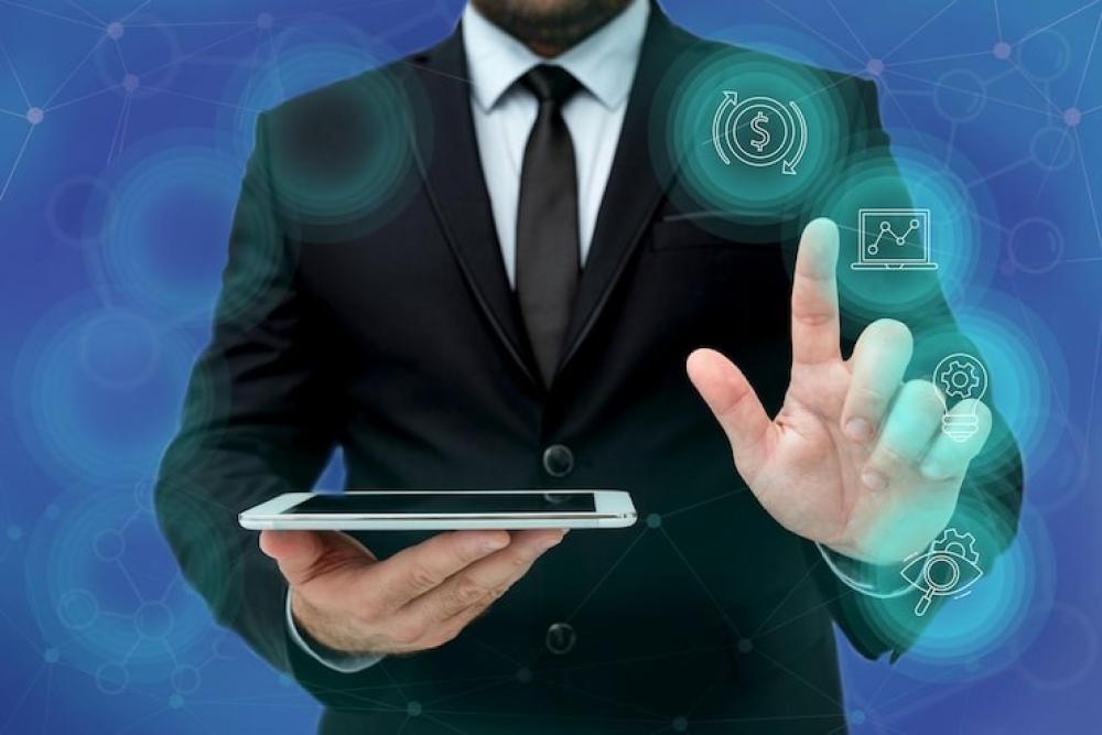 كيف يمكن استخدام التكنولوجيا لتحسين الأداء الوظيفي؟