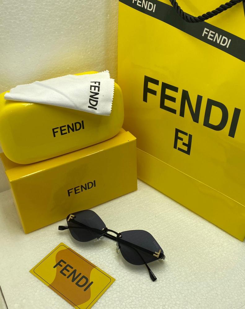 نظارات شمسية نسائية من فيندي FENDI