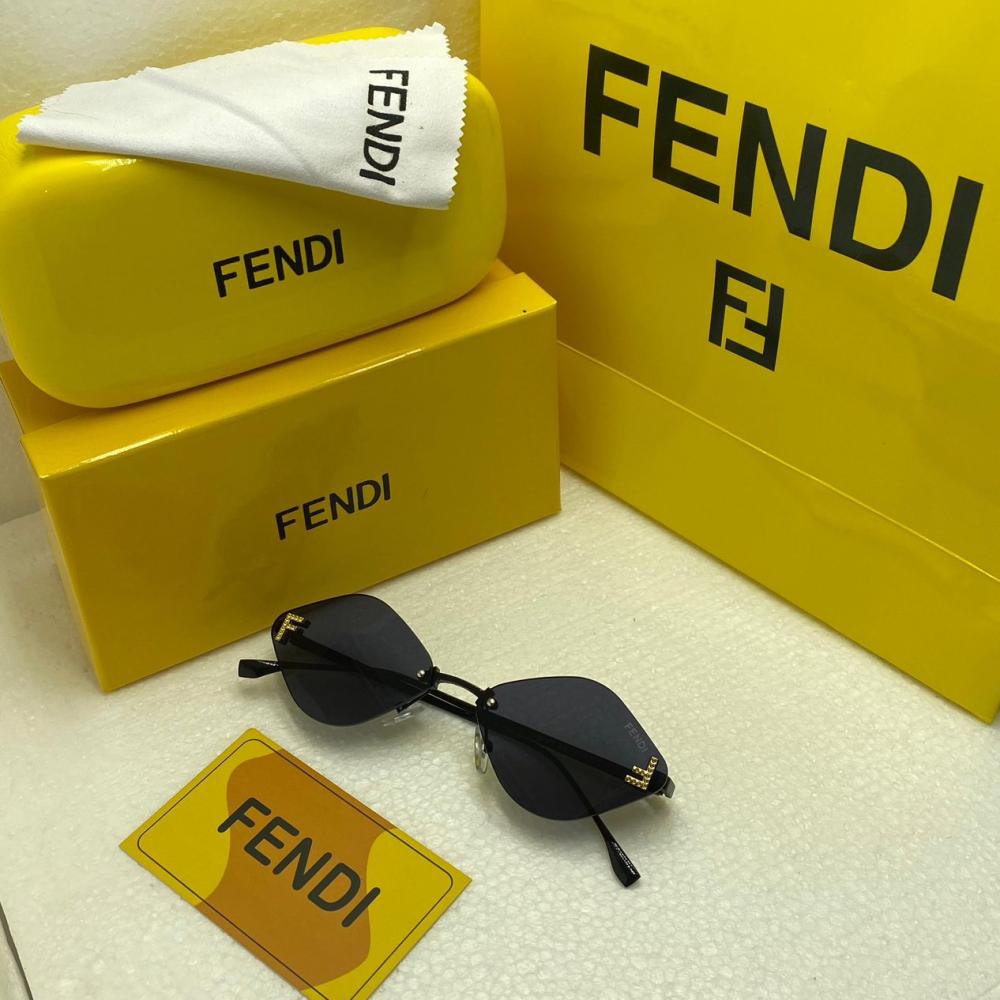 نظارات شمسية نسائية من فيندي FENDI