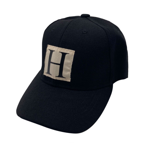 كاب أسود حرف H مقوس