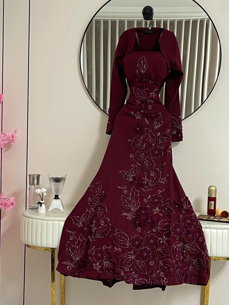 إطلالة ملكية في الشتاء فستان ريفان" وتفاصيل الورد العودي