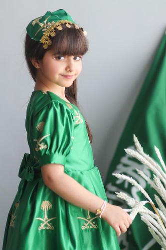 فستان بناتي وطني اخضر مع سيفين ونخله