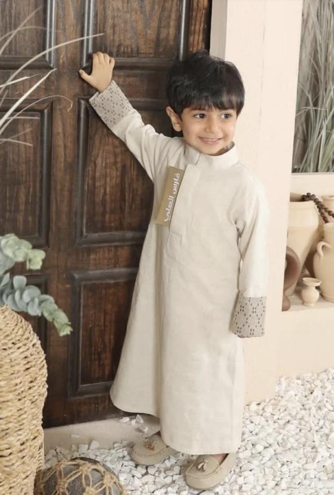 ثوب بتصميم كويتي