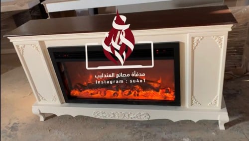 مكتبة بسطح بني مع ارجل