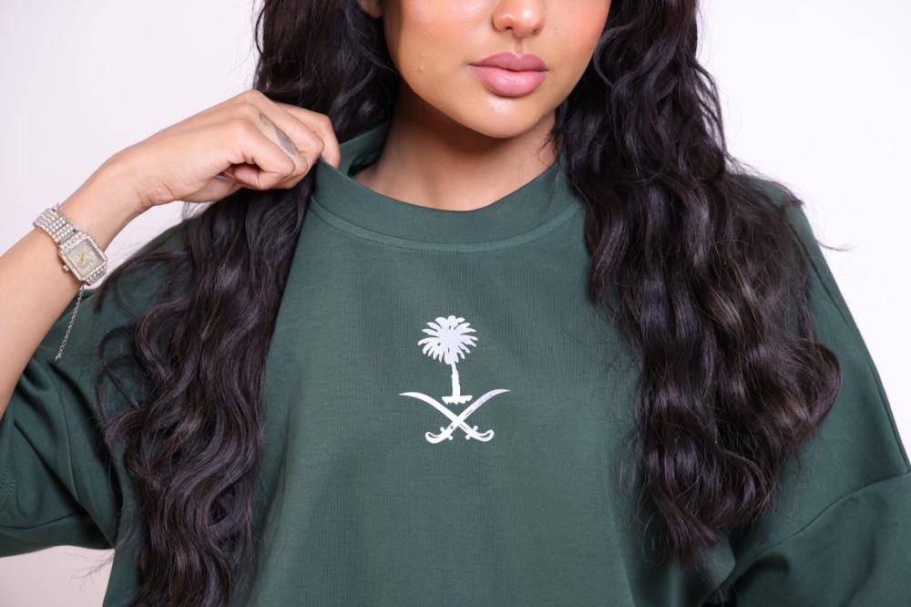 تيشيرت اليوم الوطني السعودي بشعار خلفية الامير  محمد بن سلمان