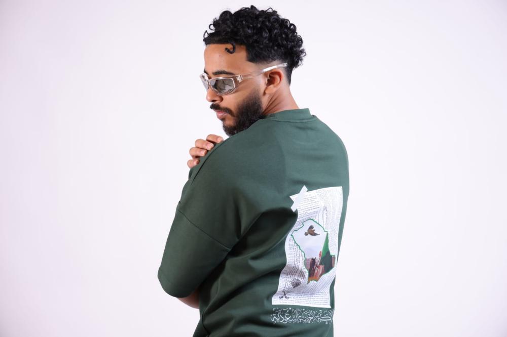 تيشيرت اليوم الوطني السعودي بشعار خلفية الامير  محمد بن سلمان