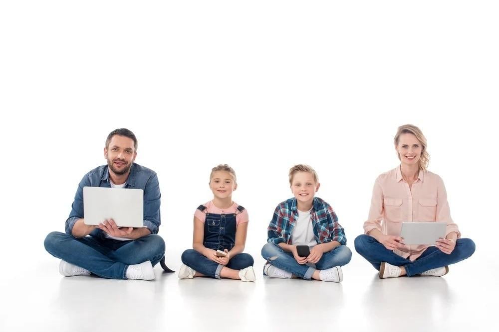 أطفالنا و المرآة السوداء