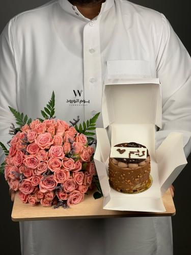 كيك كانديرا مع ورد Y23