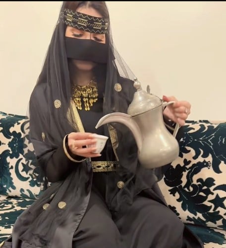 بكج طرحه تل ذهبي مع برقع عقال