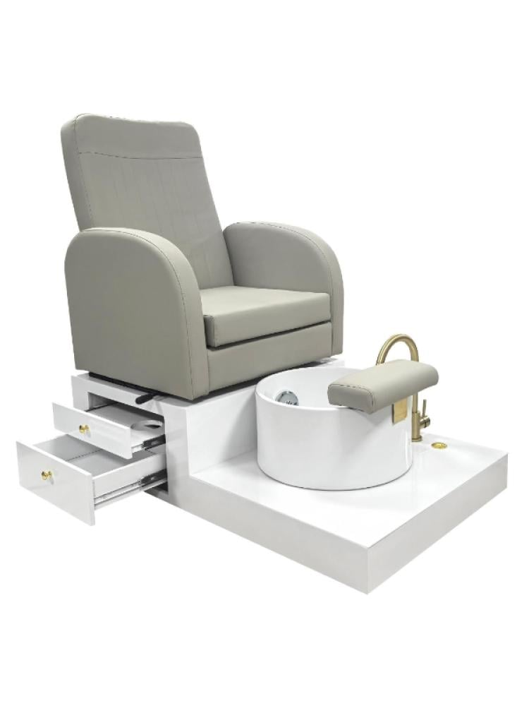 كرسي بدكير متصل مع حوض جاكوزي بمقعد متحرك و درجين بالجنب من صالون سستم