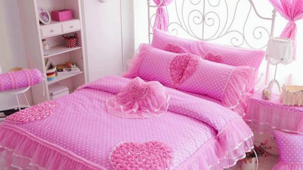 مفارش أطفال باللون الوردي