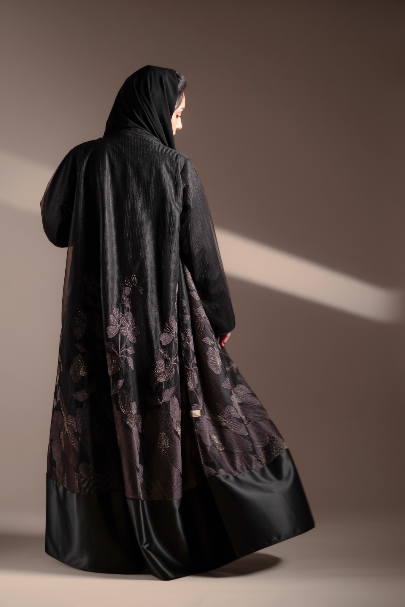 عباية تروست