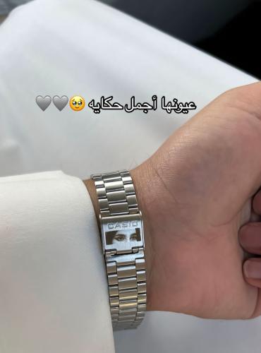 ساعه مع حفر العيون