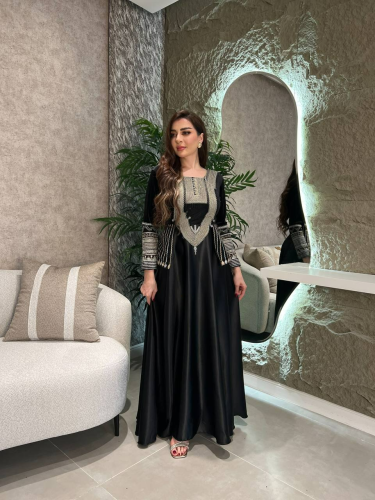 جلابية تارثية بلون اسود لامع
