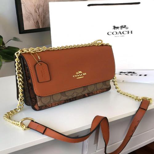 شنطة نسائية من ماركة كوتش COACH
