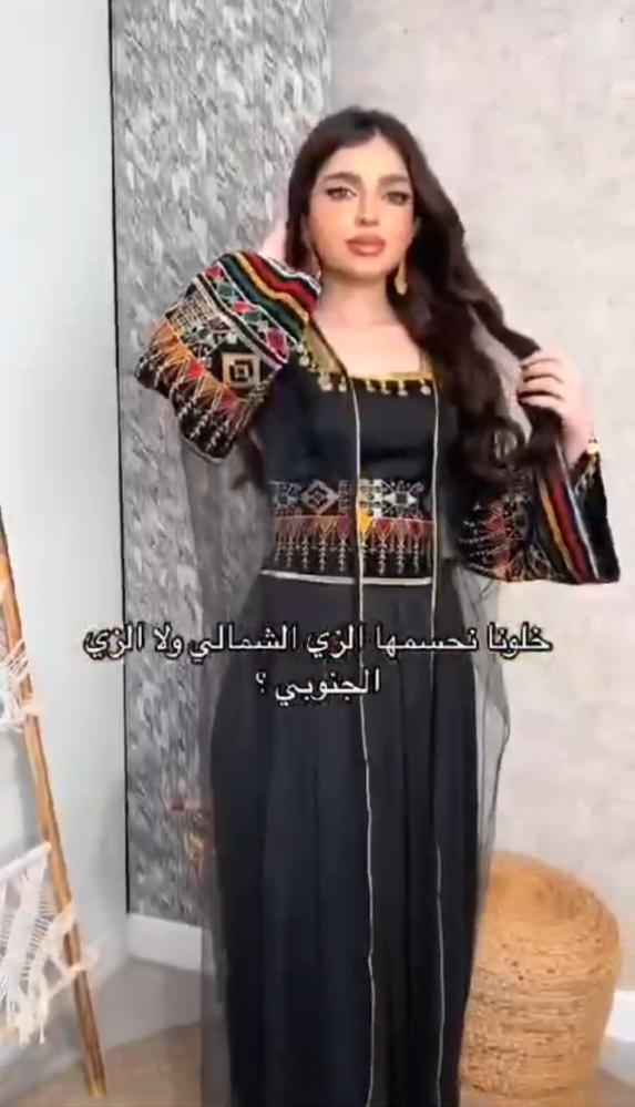 بشت نسائي يوم التأسيس تفته لمعه رااقي كلووش الاصلي + كمبيوتر مكثف راااققي + تل نااعم معا برواز على شكل بشت يعطيه جماله الفخامه بالبس+ سحاب اصلي