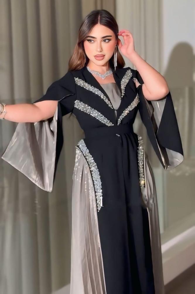 فستان ناعم تفته بقصة عنق مثلثه